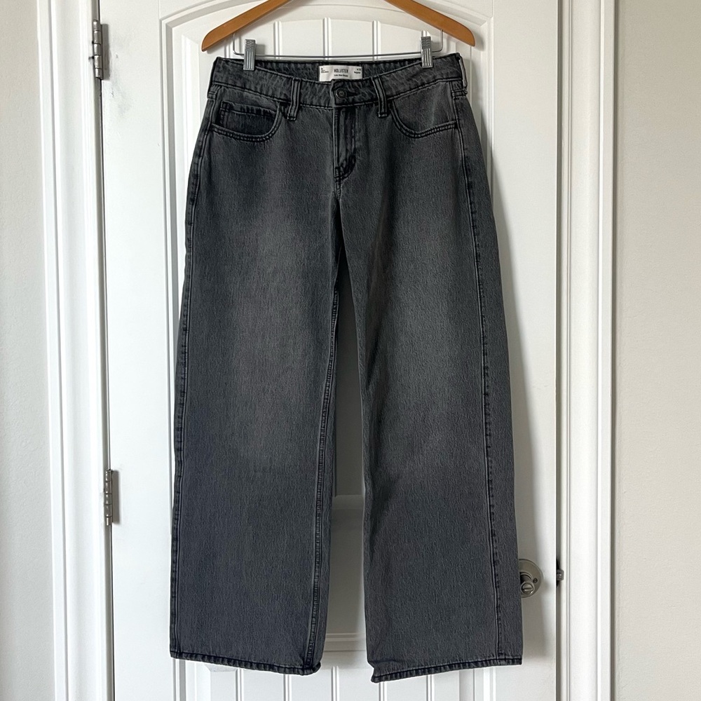 Hollister Low-Rise Grey Wash Baggy Jeans